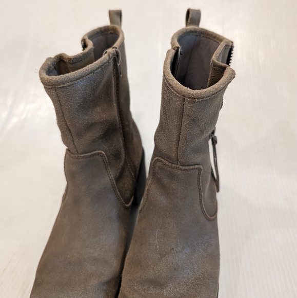 CLARKS Collection Nevella Devon Women's taupe suede zip ankle booties size 10 - Picture 3 of 15